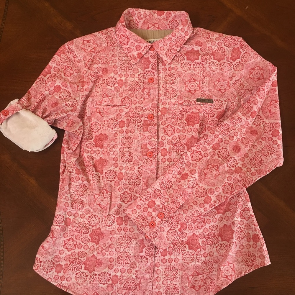 Dry-fit outdoor blouse in excellent conditions